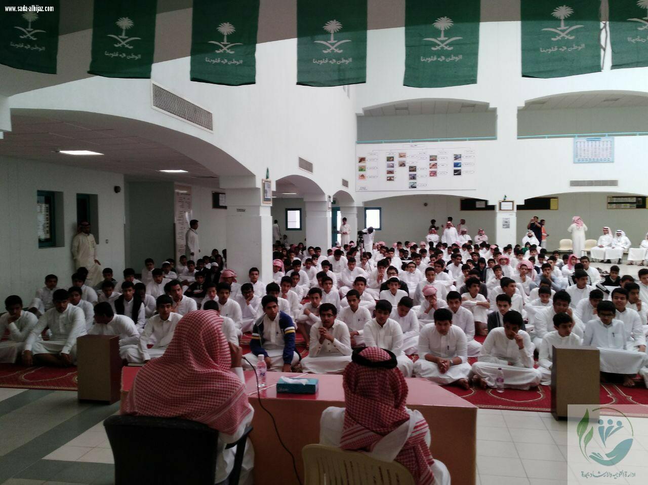مدير ادارة التوجيه والارشاد بجدة يفتتح معرض التوعية بأضرار التدخين والمخدرات